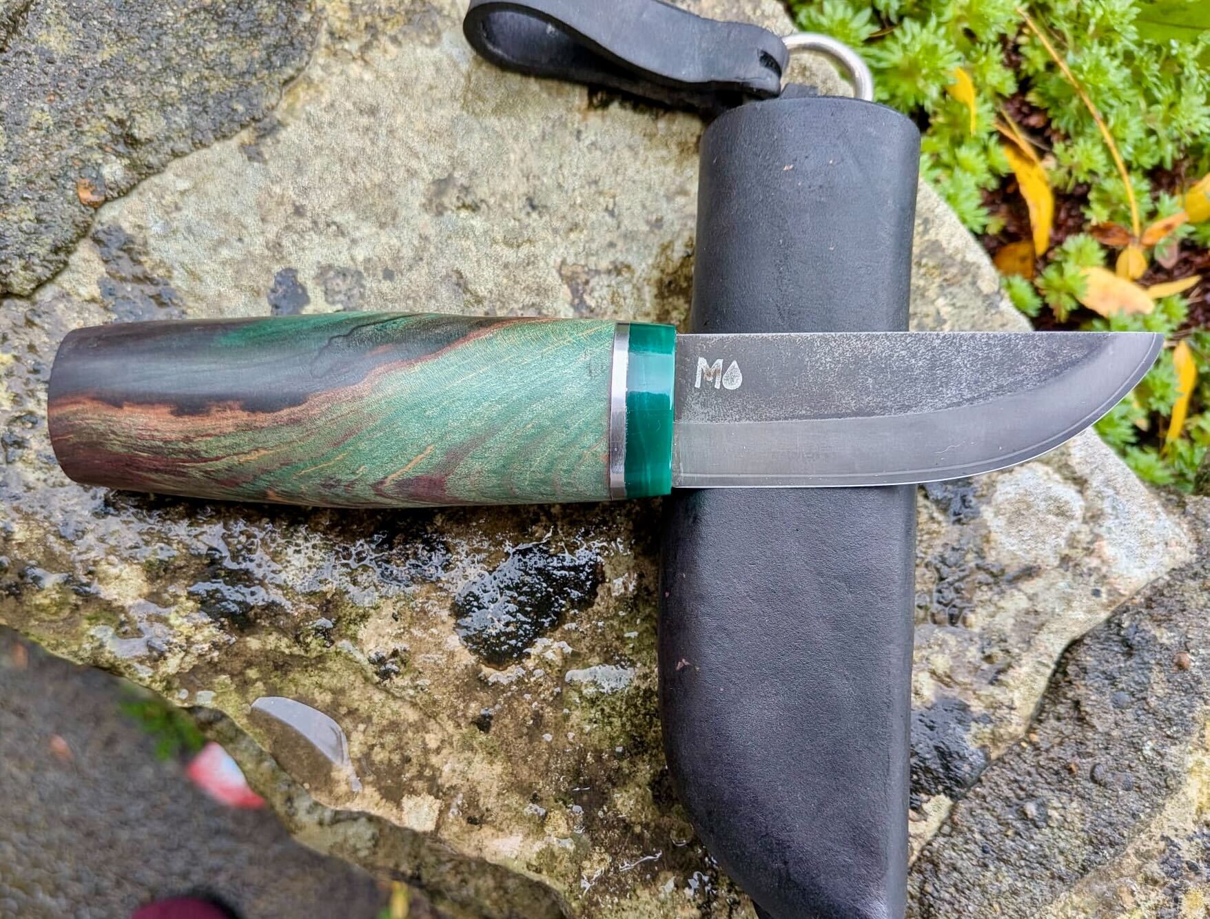 Puukko with leather sheath
